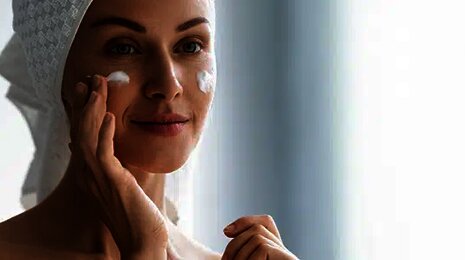 Woman uses cosmetics