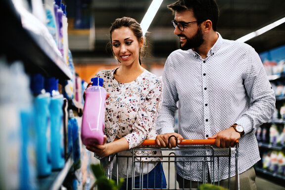 P&auml;rchen beim Einkaufen