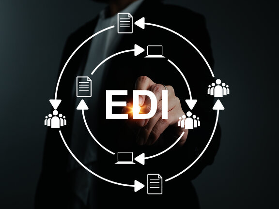 muž ukazuj&iacute;c&iacute; na &uacute;spě&scaron;n&eacute; edi