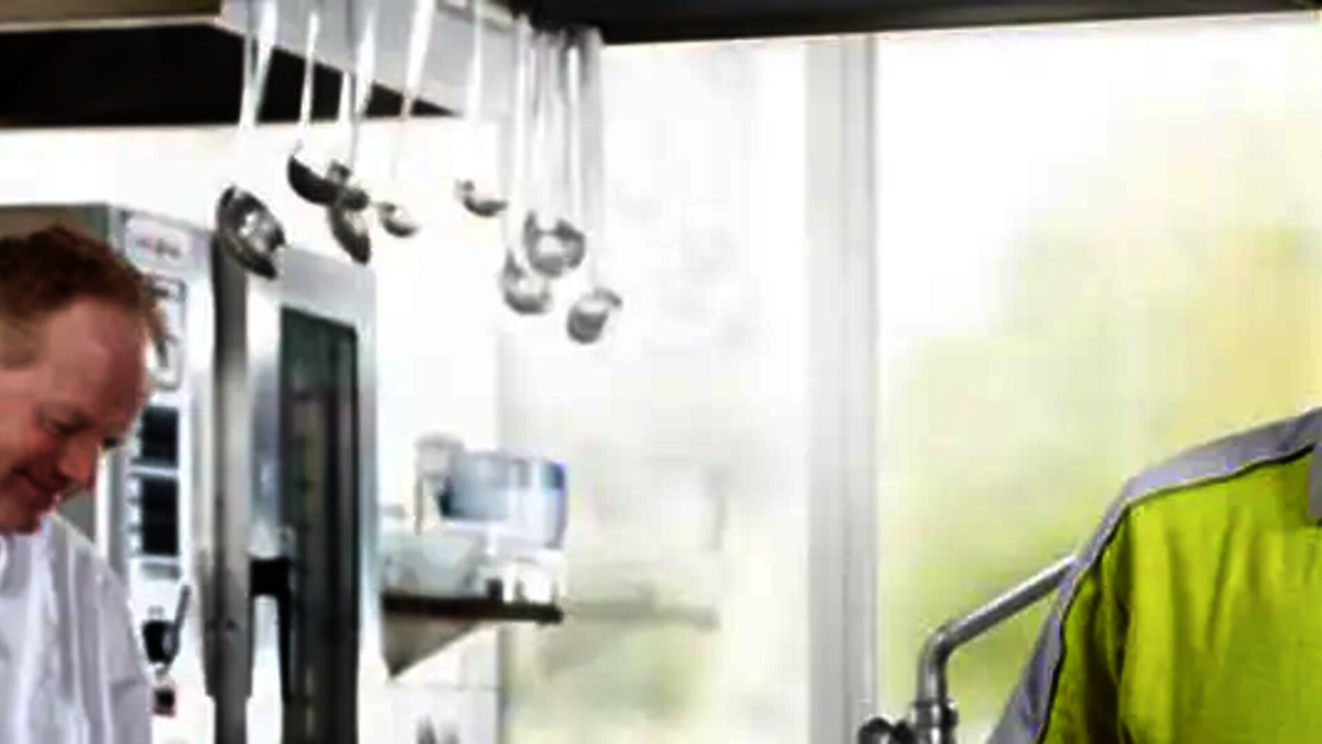 kroeswagen-men-in-the-kitchen