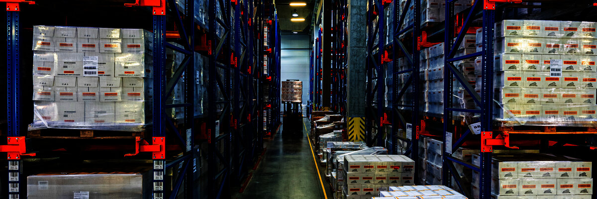 sklad společnosti R. JEL&Iacute;NEK