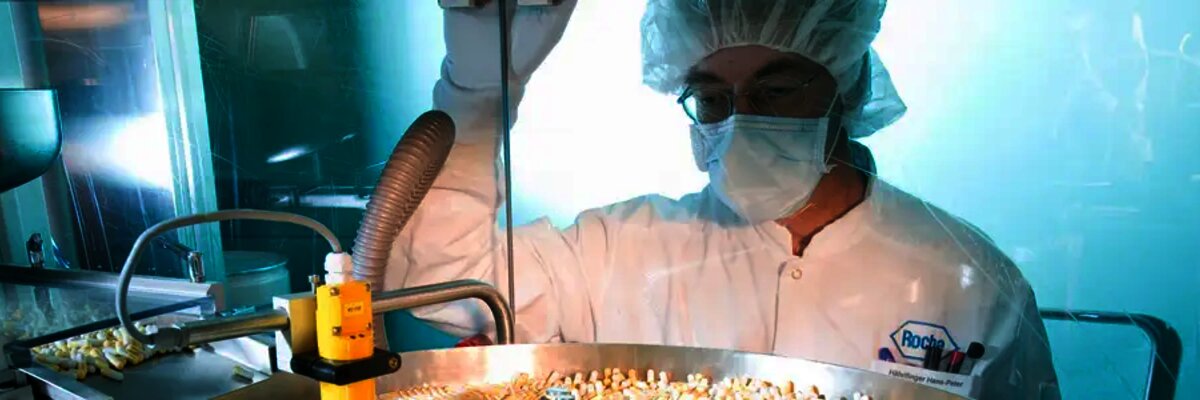 Person-in-the-production-of-tablets