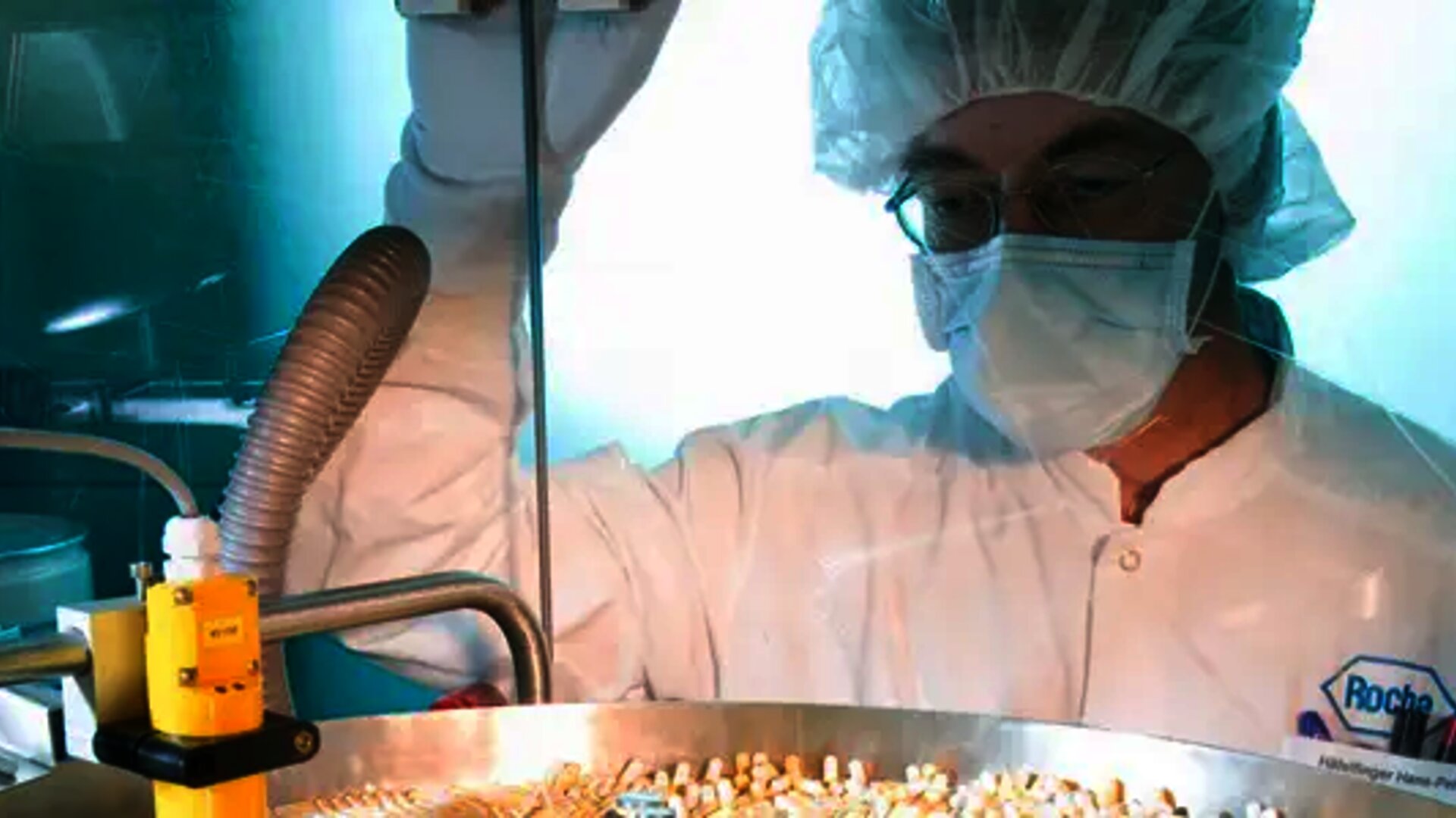 Person-in-the-production-of-tablets