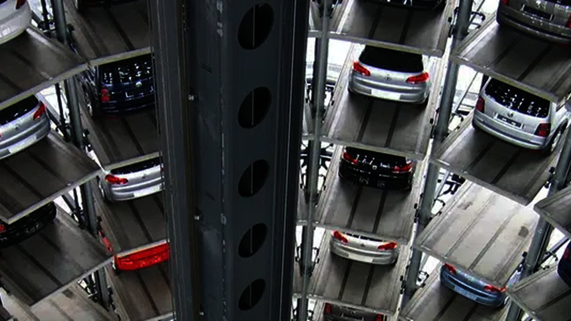 Multi-story car parking system with cars arranged vertically in a mechanical lift