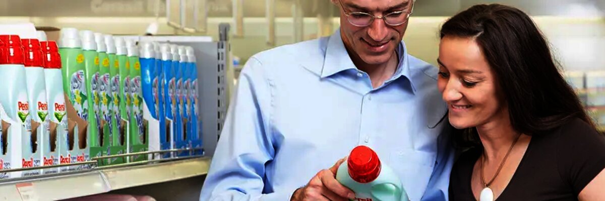 man-with-a-woman-buying-henkel-product