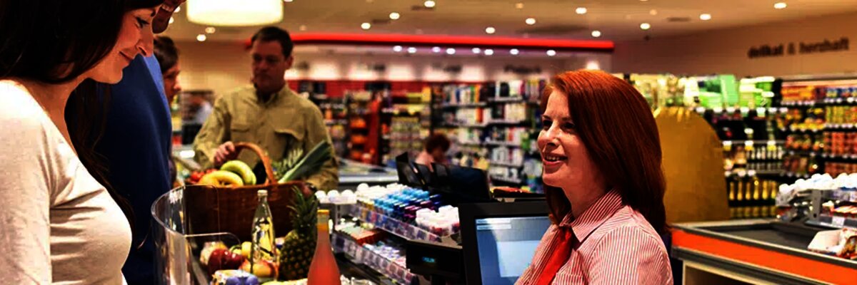 ljudi na blagajni_Boso