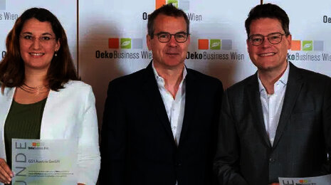 OekoBusiness winners posing in front of promo wall